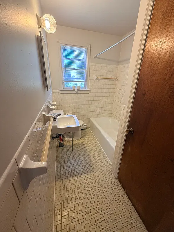 3215 Meadowbridge Rd — Photo 3