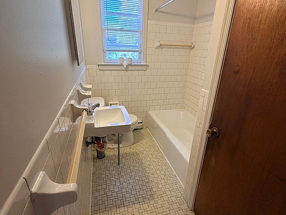 3rd image of 3215 Meadowbridge Rd #B