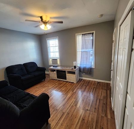 2nd image of 230 Pine St
