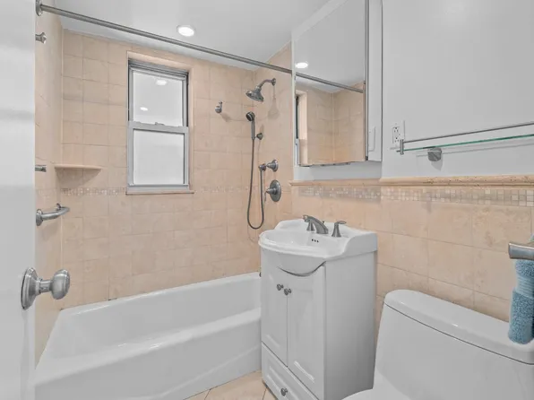 4525 Henry Hudson Parkway West image 16 of 22