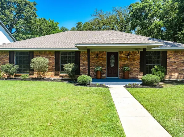 205 Cedarwood Dr, Mabank, TX 75156