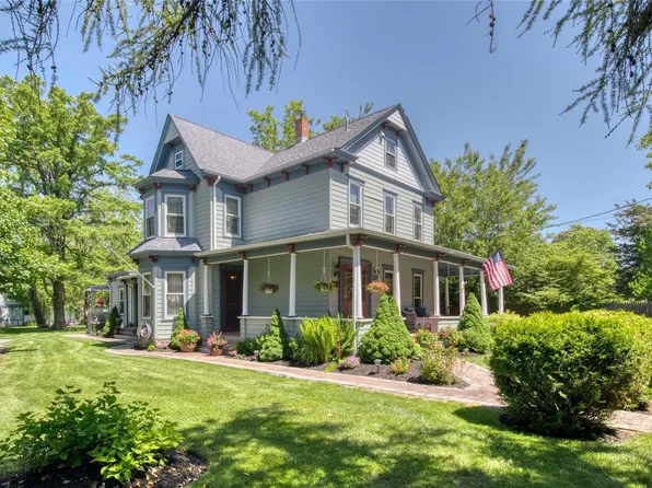 8665 Main Rd, East Marion, NY 11939