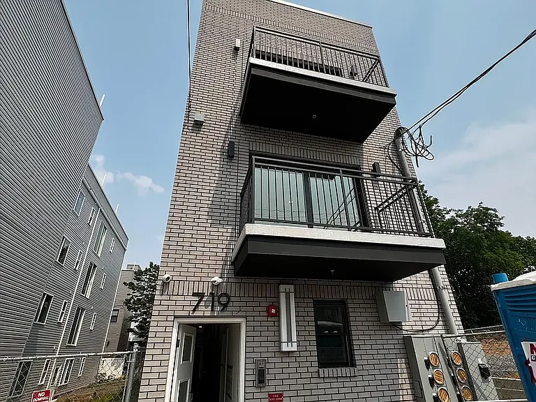 719 N 35th St #4A — Photo 17