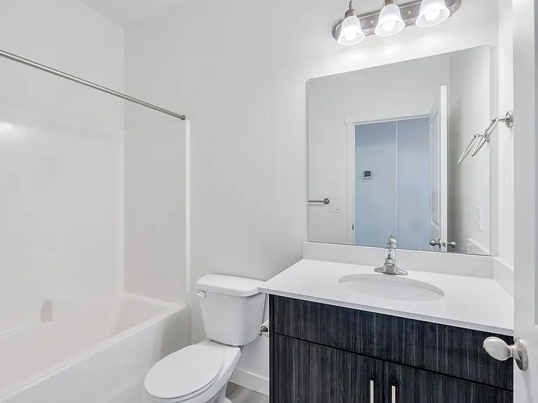 461 S 900 W — Photo 23