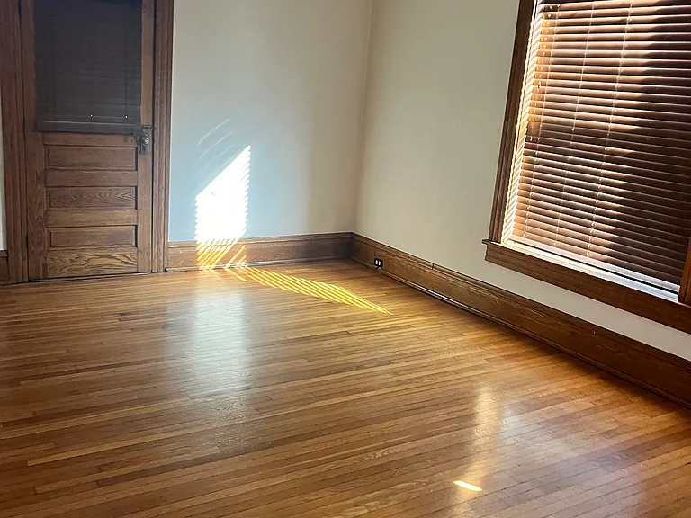 33 W Commerce St — Photo 9
