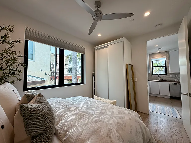 2490 Oxford Ave #1 — Photo 10