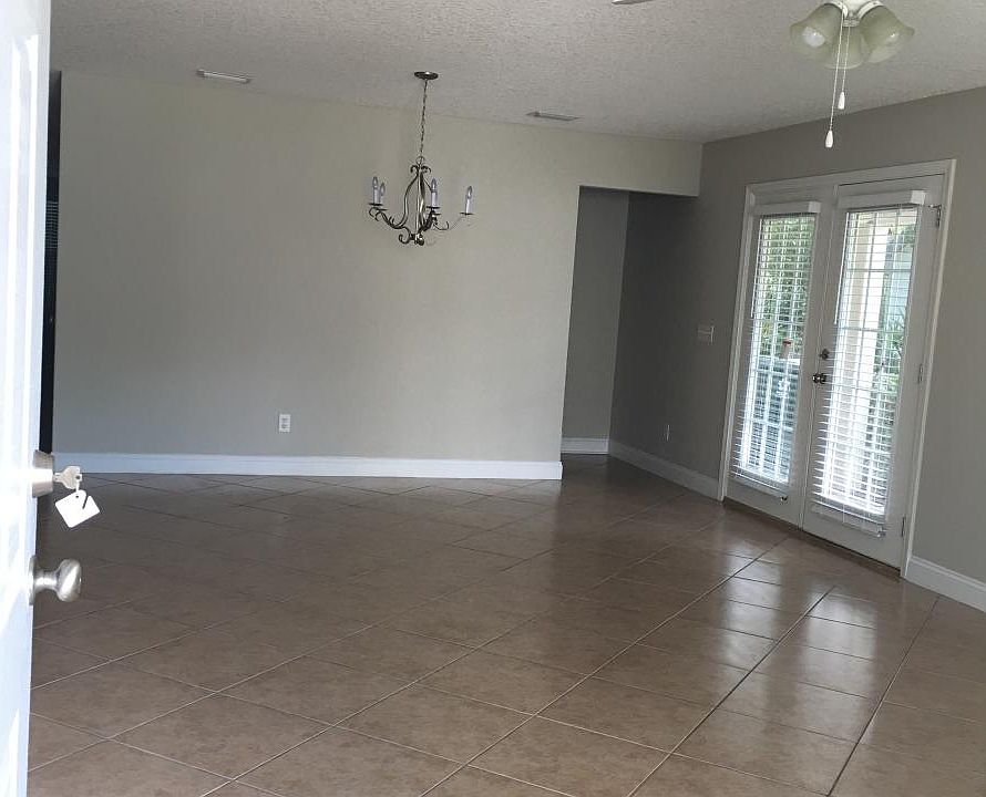 Living Room/ Dining Room