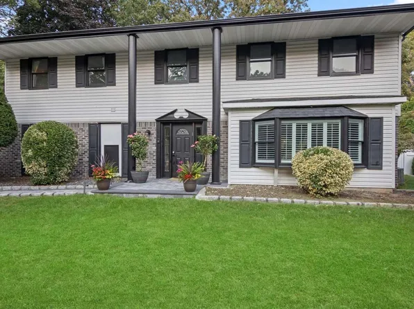 147 Main Avenue, Lake Grove, NY 11755