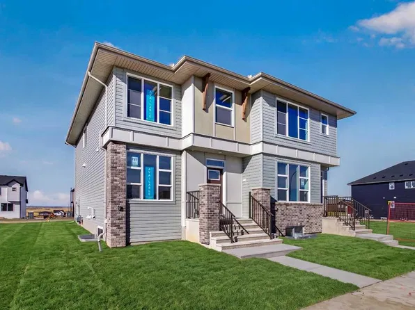 727 E Lucas Blvd NW, Calgary, AB T3P 1H8