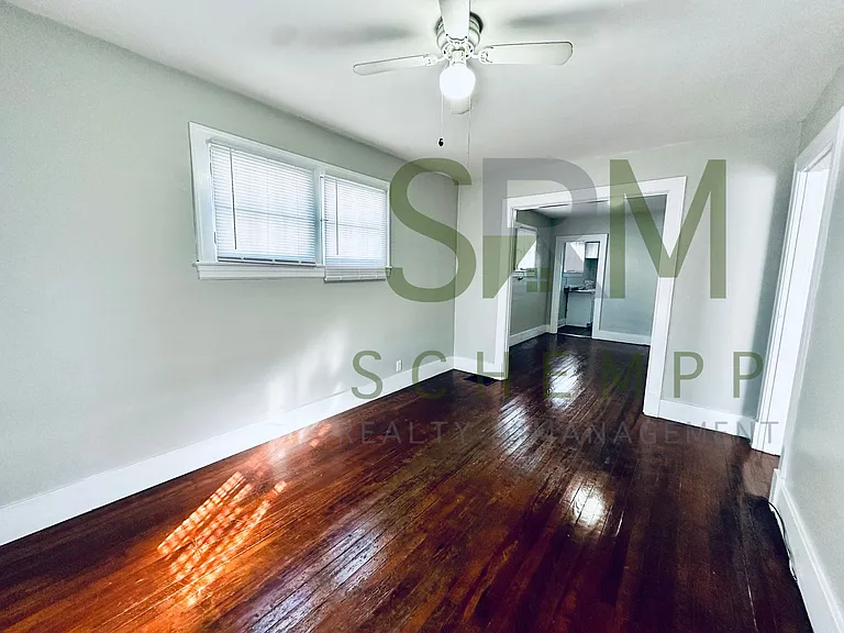 1735 W Hill St — Photo 3