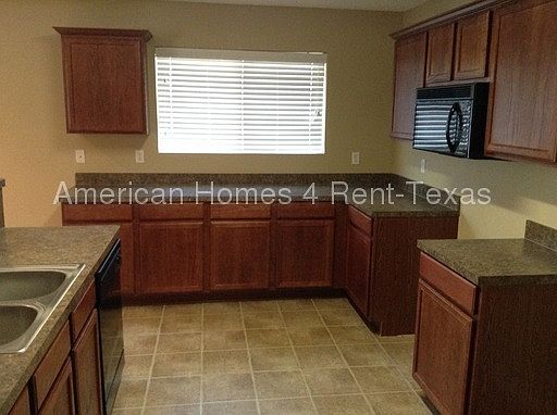 4th image of 300 Allenwood Dr