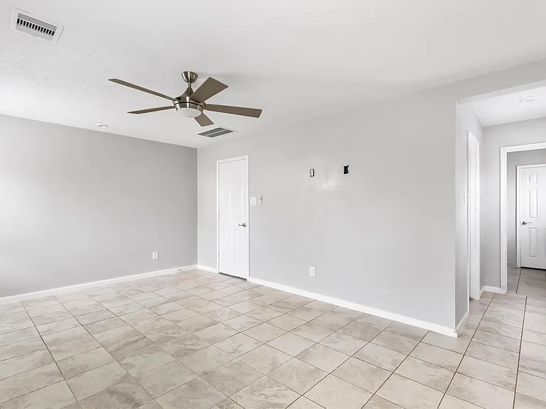 20805 Langworth Pl — Photo 29