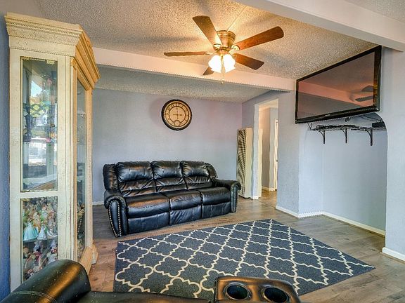 4th image of 233 Heather Dr