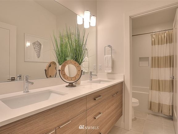 5th image of 2310 B Franklin Avenue E
