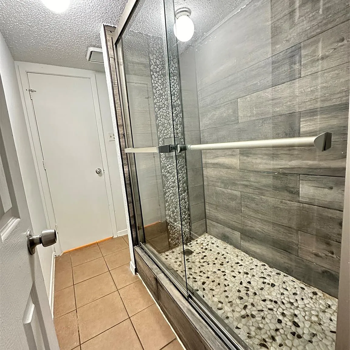 2 bed, 911 sqft, $1,450 — Photo 1