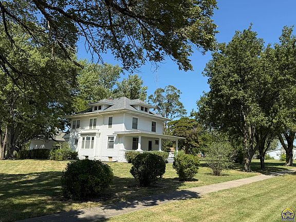 3rd image of 203 Anderson St