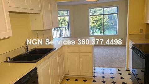 3rd image of 923 Pershing Ave #302