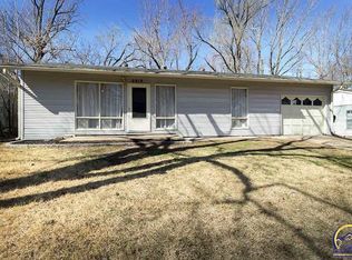 2819 SW Eveningside Dr, Topeka, KS 66614