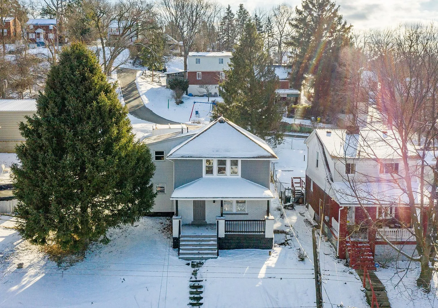 Score 50% Off 1st Month's Rent If Signed By August 21! Stunning 4 Bedroom Home In Castle Shannon ... — Photo 4