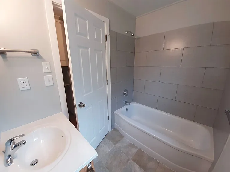 113 E Hilliard Ln — Photo 13
