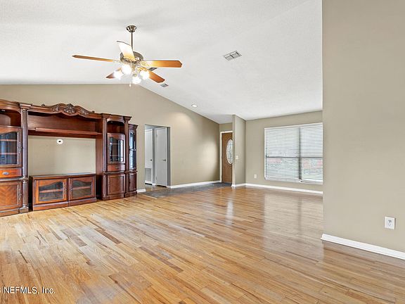 3rd image of 14312 DAHLONEGA Lane