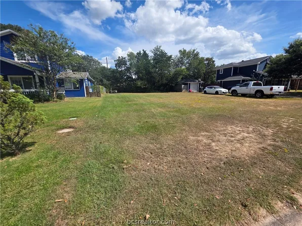 2410 Woodbend Dr, Bryan, TX 77803