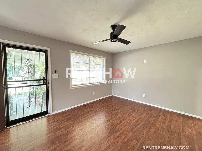 2310 Theda Ave — Photo 5