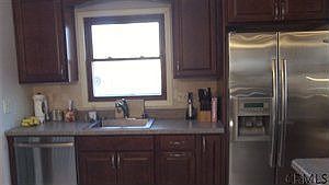 3rd image of 40 Huntwood Dr