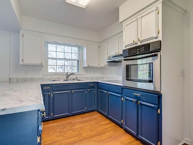 313 Abbey Ln — Photo 7