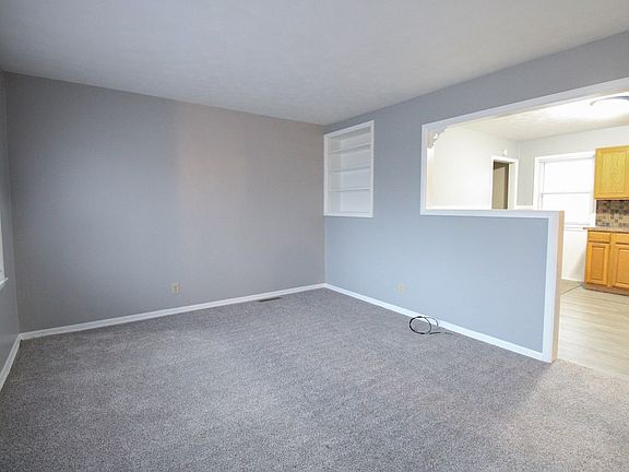 2nd image of 1110 Acorn Cir