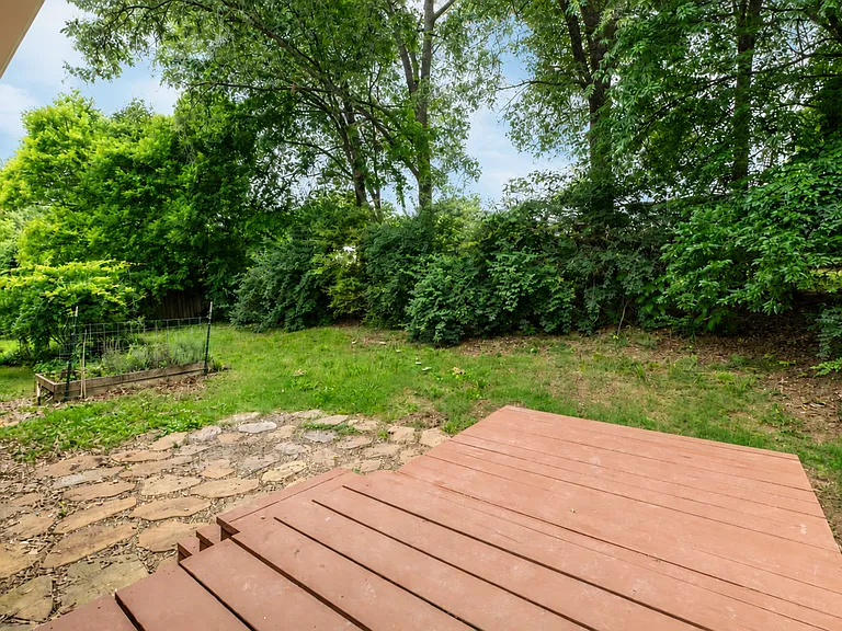 307 McMaster Pl — Photo 32