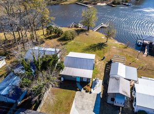 1250 James Xrds, Manning, SC 29102