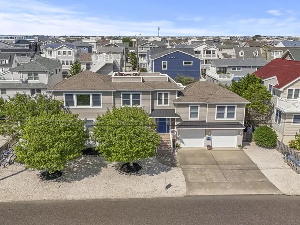 21 W Bayberry Dr, Brant Beach, NJ 08008