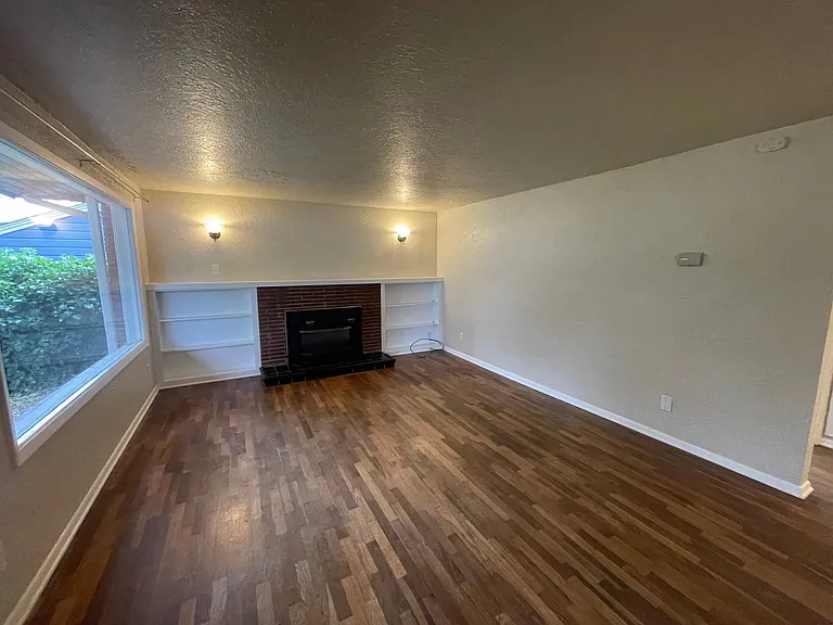 1546 NE 5th Ave — Photo 3