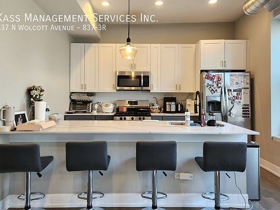 4th image of 837 N Wolcott Ave #3R