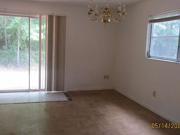 4th image of 263 SE Pine Dr