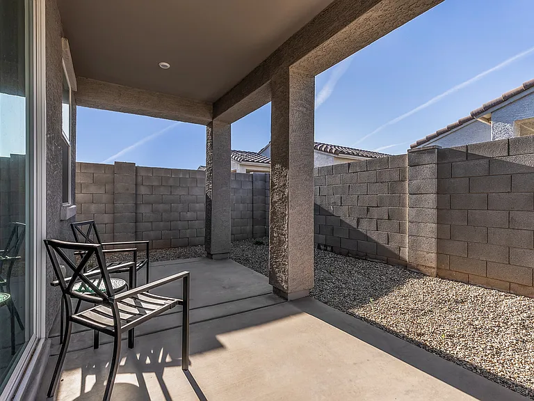 17352 W Paraiso Ln — Photo 26