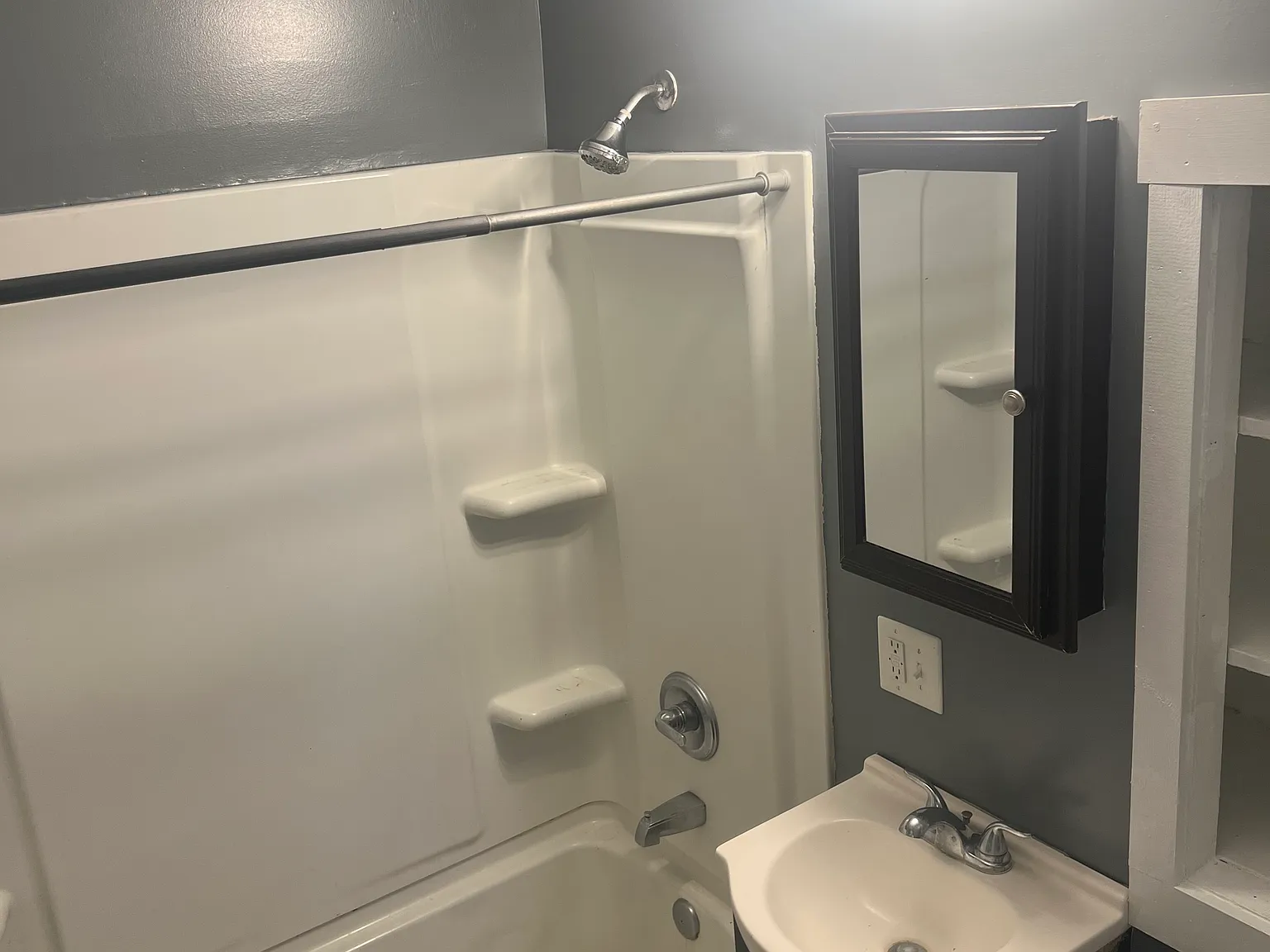 3 bed, 875 sqft, $1,325 — Photo 3