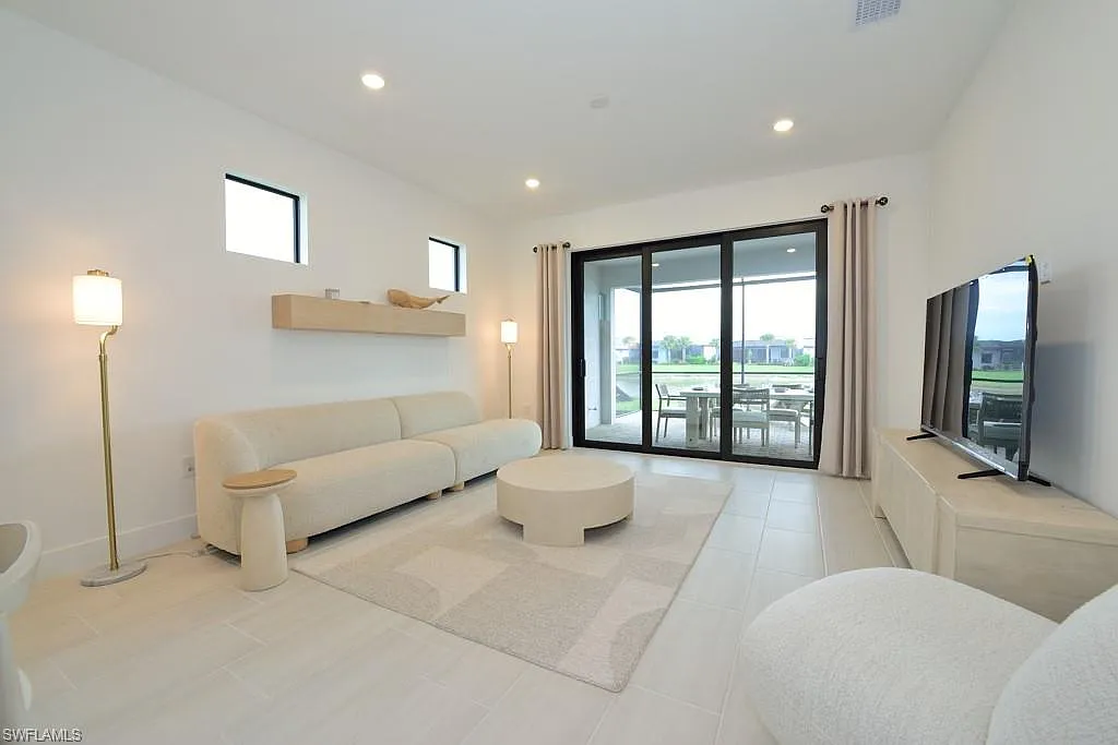 2 bed, 2.0 bath, 1405 sqft, $4,900 — Photo 2