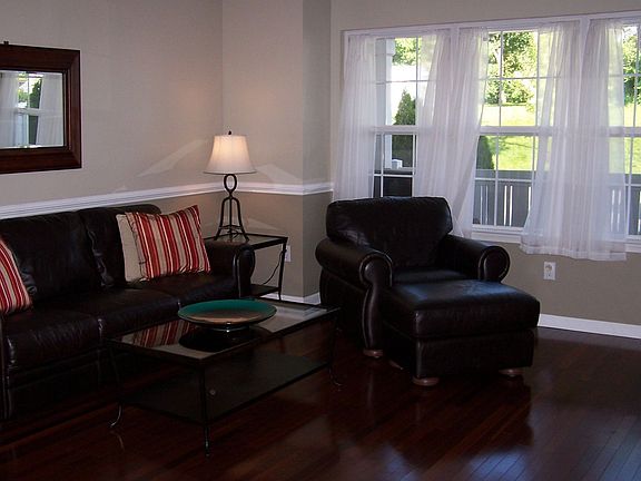 Living Rm 14'-9" x 11'-9"