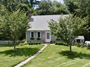6 Michelle Ln, Mattapoisett, MA 02739