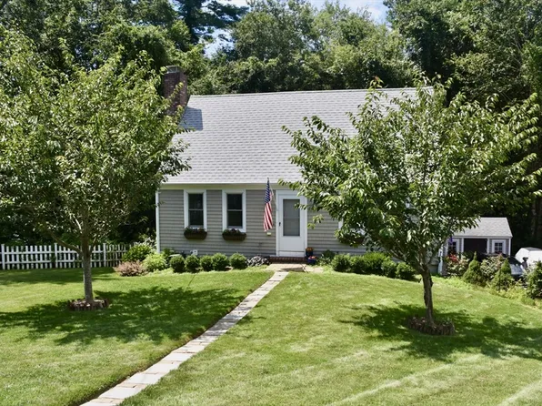 6 Michelle Ln, Mattapoisett, MA 02739