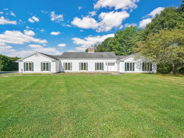 935 North Street, Suffield, CT 06078