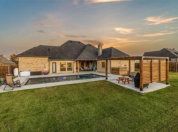 3rd image of 9301 Hidden Pond Dr