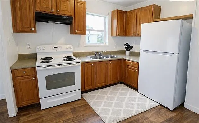 3 bed, 1.0 bath, 880 sqft, $1,100 — Photo 3