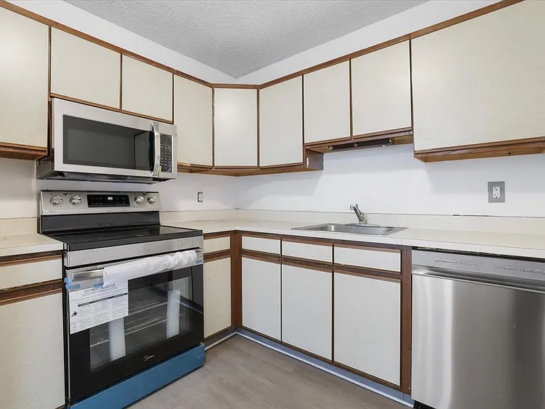 145 Snowshoe Ct #204 — Photo 7