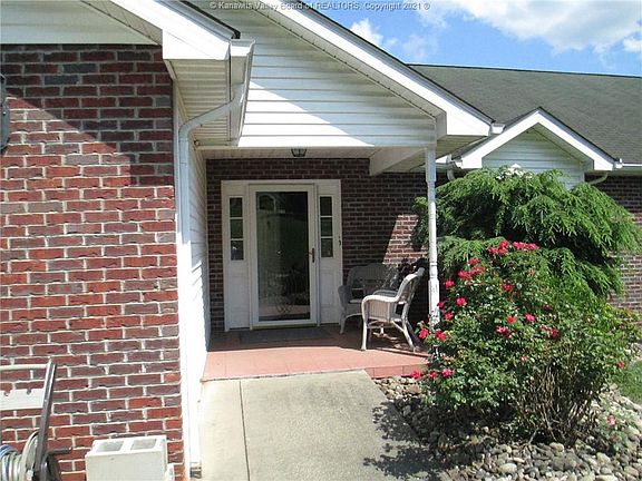 3rd image of 204 Shasta Dr