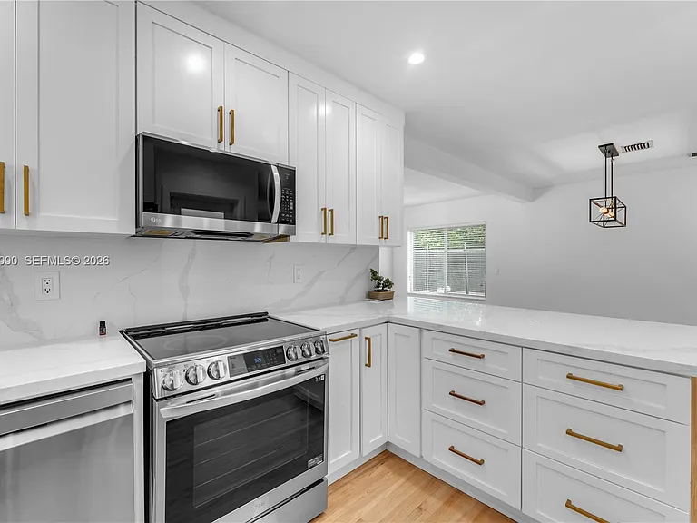 2031 SW 66th Ave — Photo 11