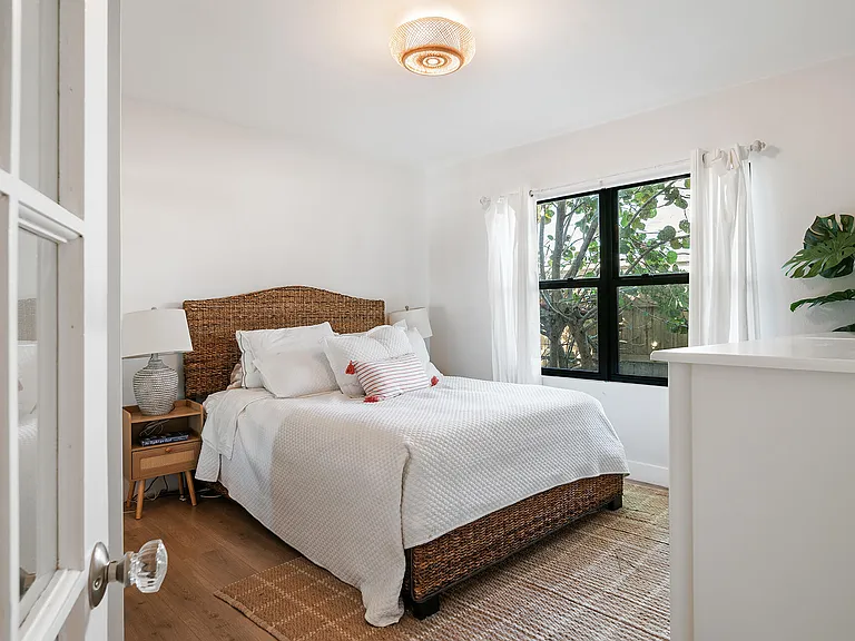 520 W 28th St — Photo 22