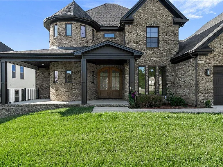 413 Weston Park — Photo 2
